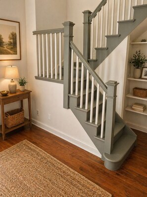 Interior - Cozy 1-bedroom apartment in quaint New York with AC (New York)