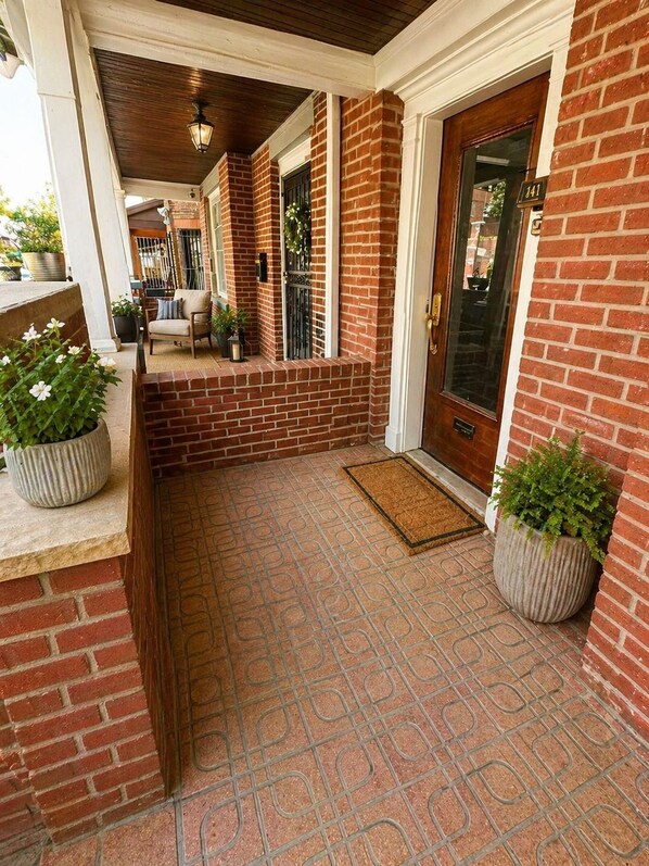 Exterior detail - Cozy 1-bedroom apartment in quaint New York with AC (New York)