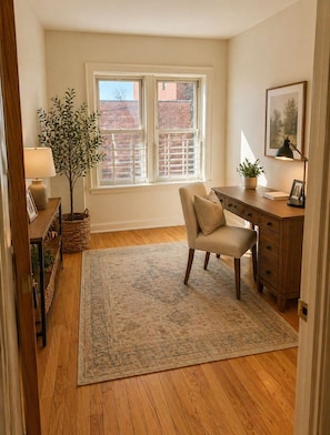 Interior - Cozy 1-bedroom apartment in quaint New York with AC (New York)