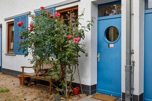 Exterior detail - Apartment "Strandvilla-Lubmin" with Sea View, Private Terrace, and Wi-Fi (Lubmin)