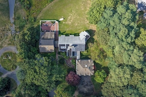 A residential property with a main house, a detached garage, and a landscaped garden. - Waterfront Bliss: Beach Access on Gloucester coast (Gloucester)
