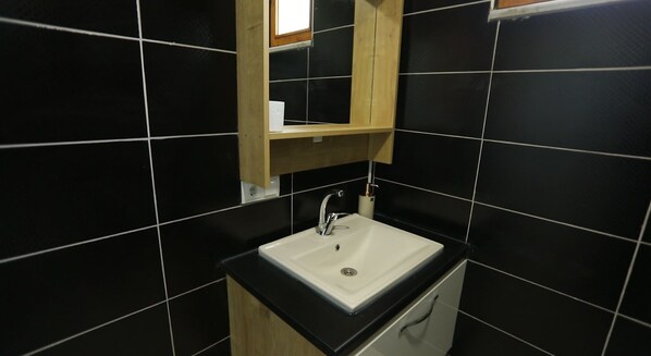 Bathroom - Ahmet usa Mercan Otel 111 (Baltimore)