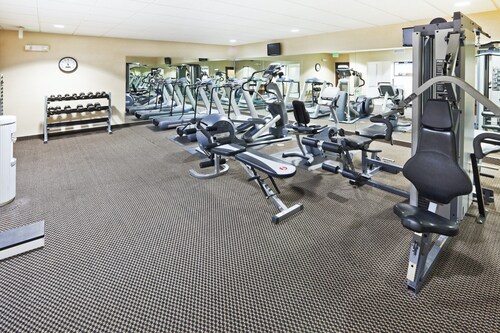 Accessible King Studio w/ Free Breakfast + Pool