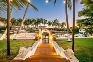 Rear gate leading to dock and canal. - Magnificent Canal House w/ Dock & Adjacent Golf (Nuevo Vallarta)