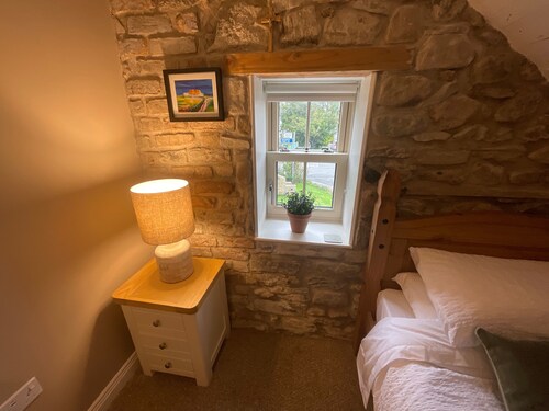 Cottage Sleeps 5 With Parking and Garden
