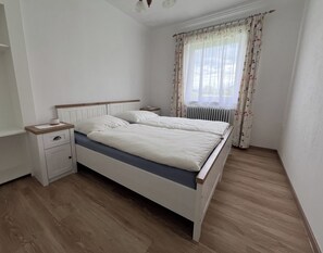 Room - New Listing (Thaling)