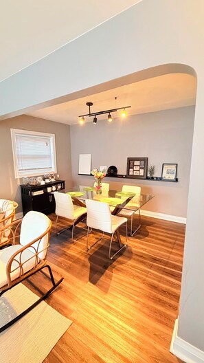 Dining - BUNGLOW HOUSE IN EAST YORK (Toronto)
