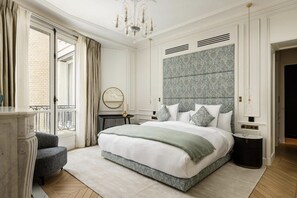 Room - New Listing (Paris)