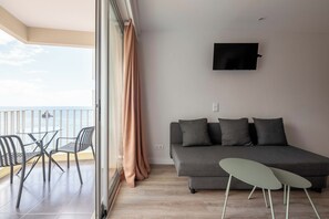 Living area - Ocean Whisper | Balcony Studio (Funchal)