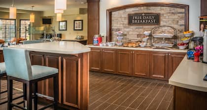 Suite with Full Kitchen in Folsom | Free Breakfast