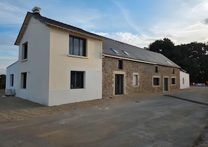 Exterior - Holiday Home 'Le Boizeul' with Private Pool, Terrace and Air Conditioning (Nivillac)