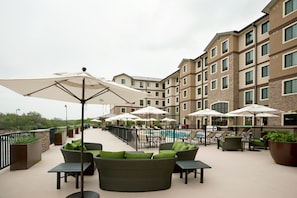 A rooftop patio with outdoor seating, umbrellas, and a swimming pool. - 2 Double Studio w/ Kitchen & Free Daily Breakfast (San Antonio)
