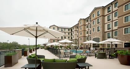 2 Double Studio w/ Kitchen & Free Daily Breakfast