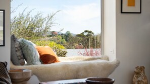 A cozy room with a view of a garden and hills. - Volante architectural Clunes getaway (Clunes)