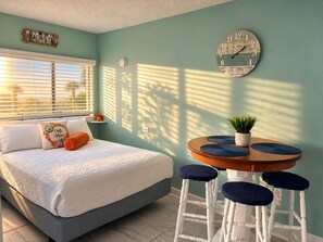 Room - Coastal Cutie – Oceanfront Getaway. (Myrtle Beach)