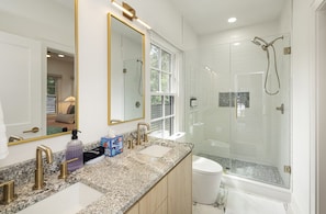 Bathroom - The Wilmore Cottage by South End | King Bed, Skylights, Fireplace & Private Patios (Charlotte)