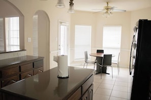 Dining - Deer Hollow- Shoreline Stays (Little Elm)