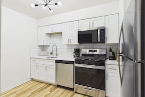 49-TNM-412 - Cozy Stylish Apt in Omaha`s Medical District! (Omaha)