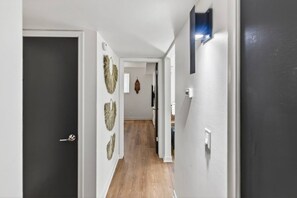 Interior - Cozy Stylish Apt in Omaha`s Medical District! (Omaha)