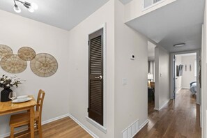 Dining - Designer Mid-Term Living Near Omaha Hospitals (Omaha)