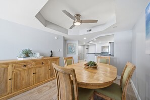 Dining - Inviting 1-bedroom condo in beautiful Sand Key/Clearwater (Clearwater)