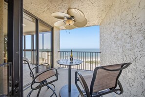 Outdoor dining - Inviting 1-bedroom condo in beautiful Sand Key/Clearwater (Clearwater)