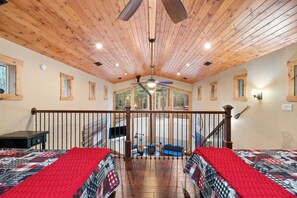 Room - Mountain Haven retreat at Lassen (Shingletown)