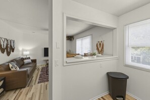 15 - Cozy Stylish Apt in Omaha`s Medical District! (Omaha)