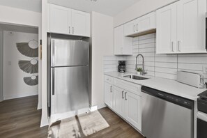 8-TNM-408 - Cozy Stylish Apt in Omaha`s Medical District! (Omaha)
