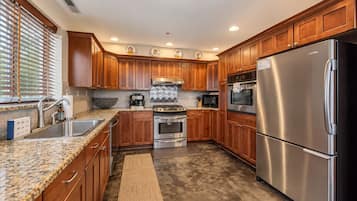 Spacious, modern kitchen fully loaded with everything needed for preparing snacks, appetizers, to full blown holiday meals.