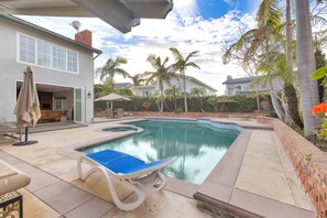 Pool - Remodeled Huntington Harbour Waterfront Home with Private Pool & Spa (Huntington Beach)