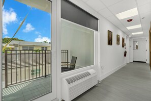 Interior - The Coral Cove Chic 1BR Condo Shore Diving 302 (Fort Lauderdale)