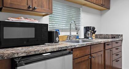 Book Your Halloween Getaway: Cozy 1BR sleeps 4 WorldMark Estes Park Oct 30–Nov 1
