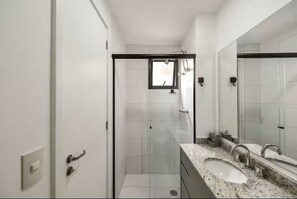 Bathroom - New Listing (São Paulo)
