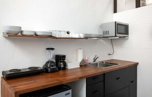 A kitchenette with a microwave, a blender, a coffee maker, and a sink. - Elokut Loft 2 - Steps from Old San Juan and Escambron Beach (San Juan)