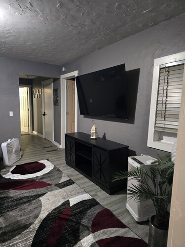 Charming newly renovated 2 bedroom, 1 bath house. Pet friendly.