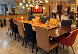 Dining - Spacious 6-bedroom resort in lovely Malay with AC comfort (Malay)