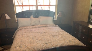 Room - Cozy 2-bedroom house. (North Miami Beach)