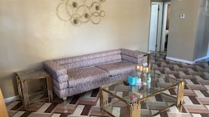 Living area - Cozy 2-bedroom house. (North Miami Beach)