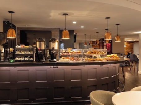 King George Union Square | Deluxe Queen Room | Golden Gate Park – 4.3 miles