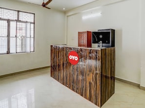 Lobby - Hotel O The Raghav Villa (Prayagraj)