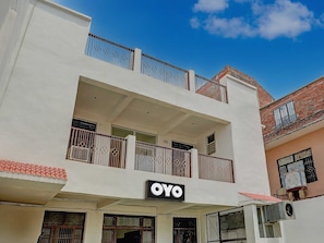Exterior detail - Hotel O The Raghav Villa (Prayagraj)