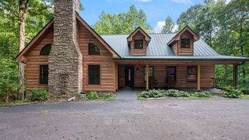 Welcome to Leiper's Fork Lodge!