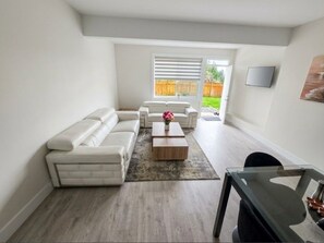 Living area - Sunny 2-Bed Walkout Suite | The Ridge Penticton (Penticton)