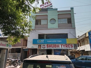 A multi-story building with a sign for 'Hotel Week' at the top. - Hotel O SHATWEEK (Ankleshwar)