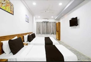 Room - Hotel O SHATWEEK (Ankleshwar)