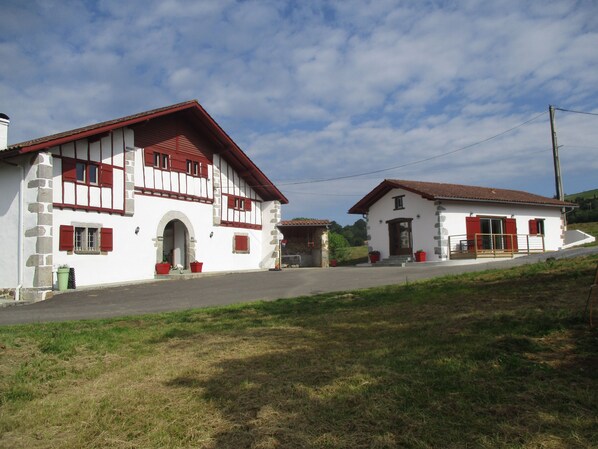 Exterior - New Listing (Isturits)