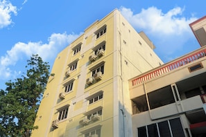 A multi-story building with balconies and air conditioning units. - Super Collection O Pnr International (Hyderabad)