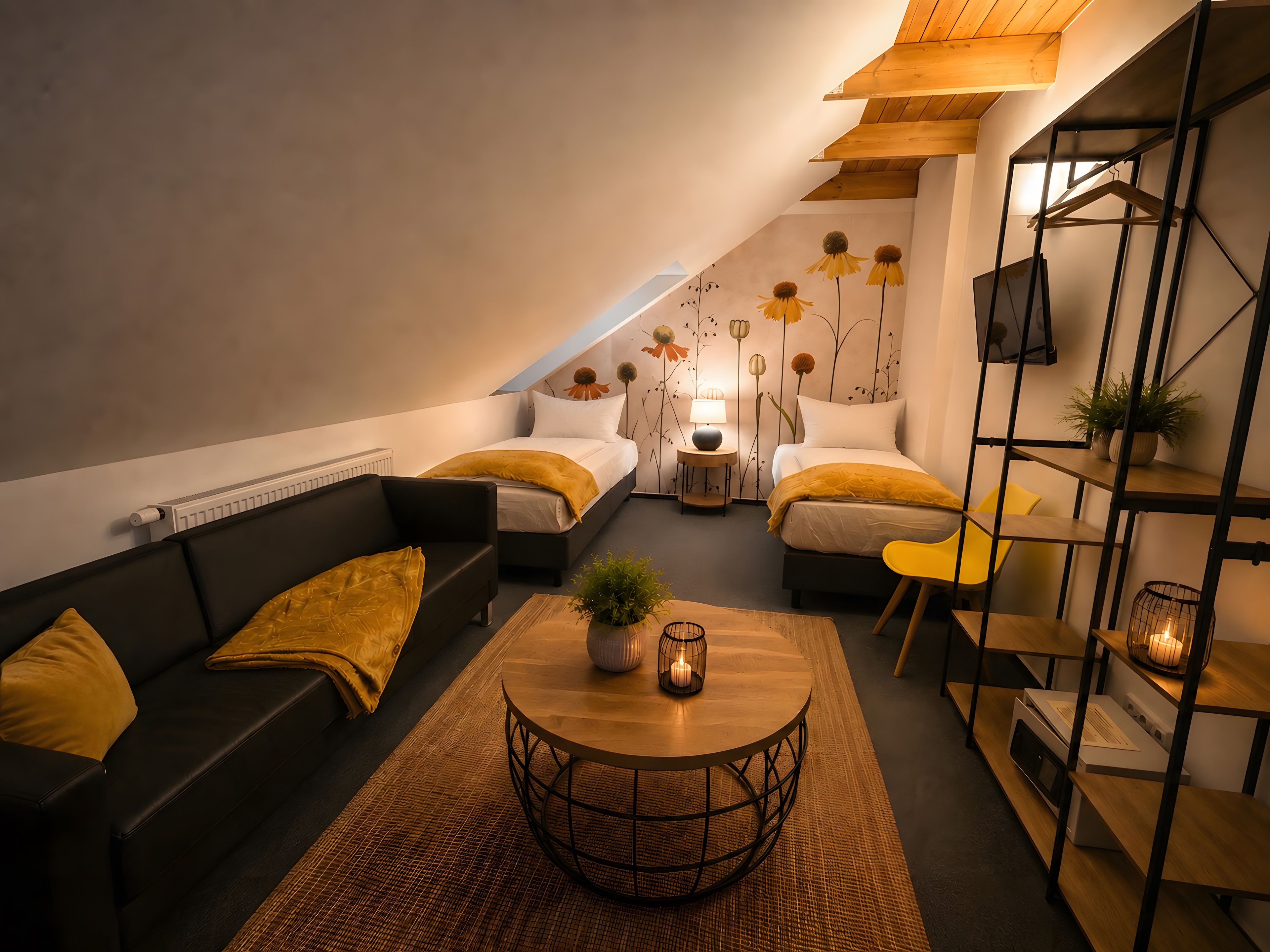Ein modernes Schlafzimmer im Loft-Stil mit Schlafbox, einer Couch, einem Couchtisch und Regalen.