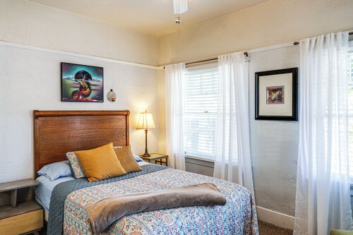 Jastro Park-Facing 1922 Condo in Bakersfield